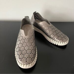 ILSE JACOBSEN TULIP slip-ons w/laser cutouts, gun metal, sz: EU 36/US 6.5